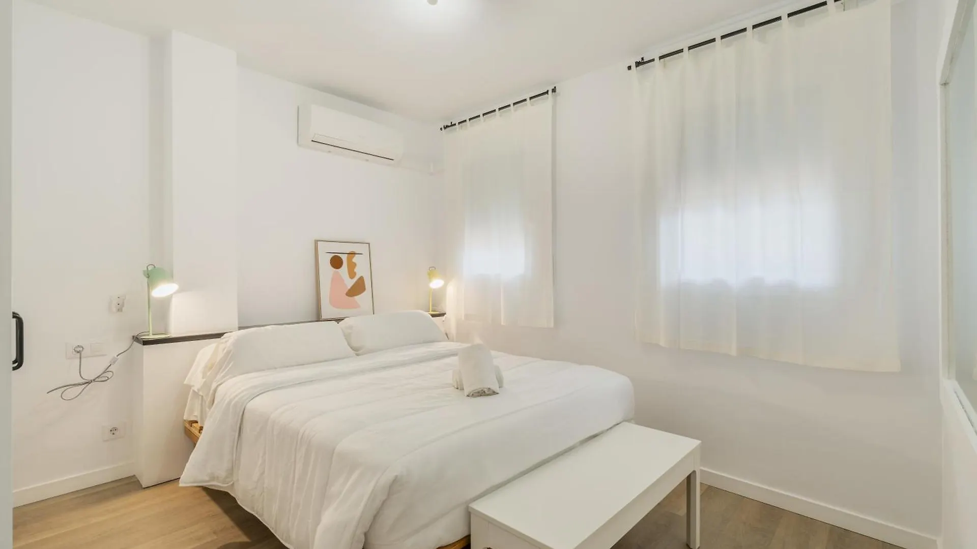 Apartamento Con Dos Grandes Terrazas En Girona Spain