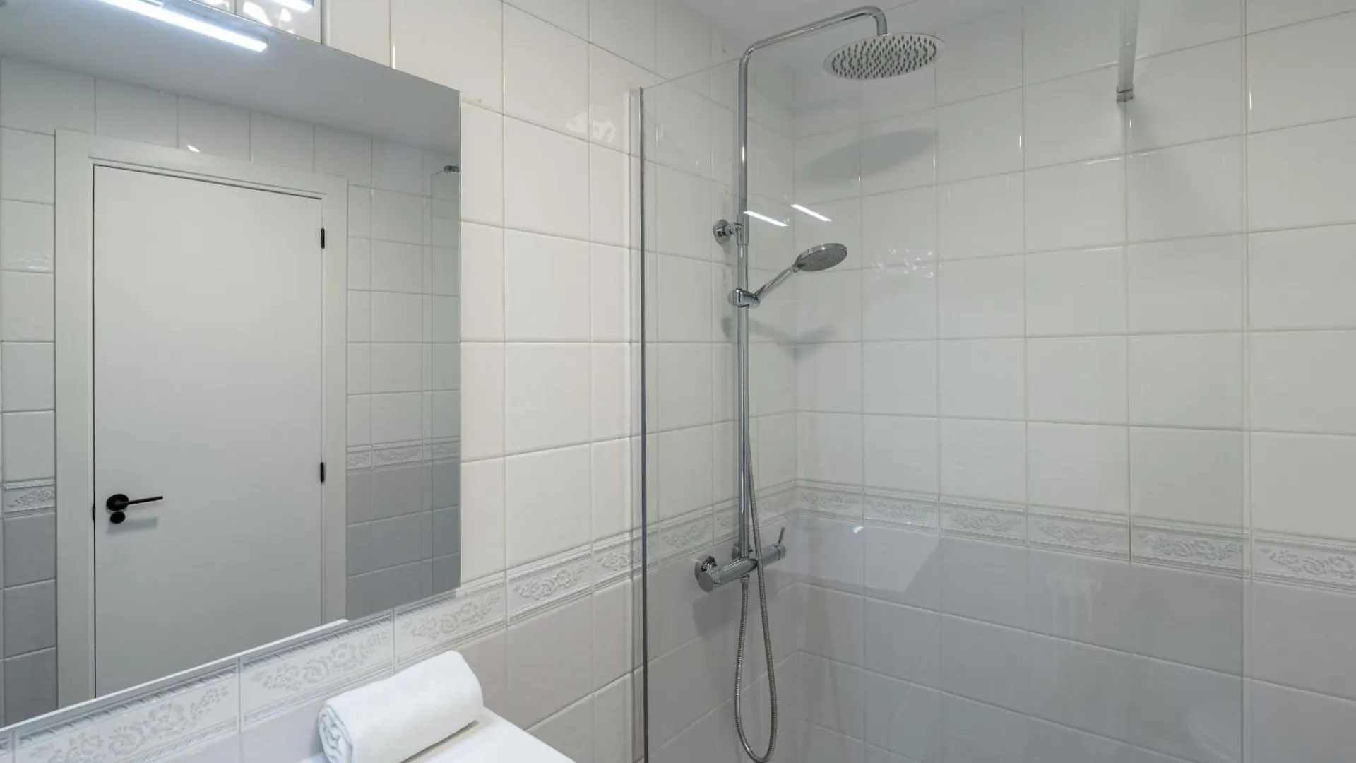 Apartment Apartamento Con Dos Grandes Terrazas En Girona Spain