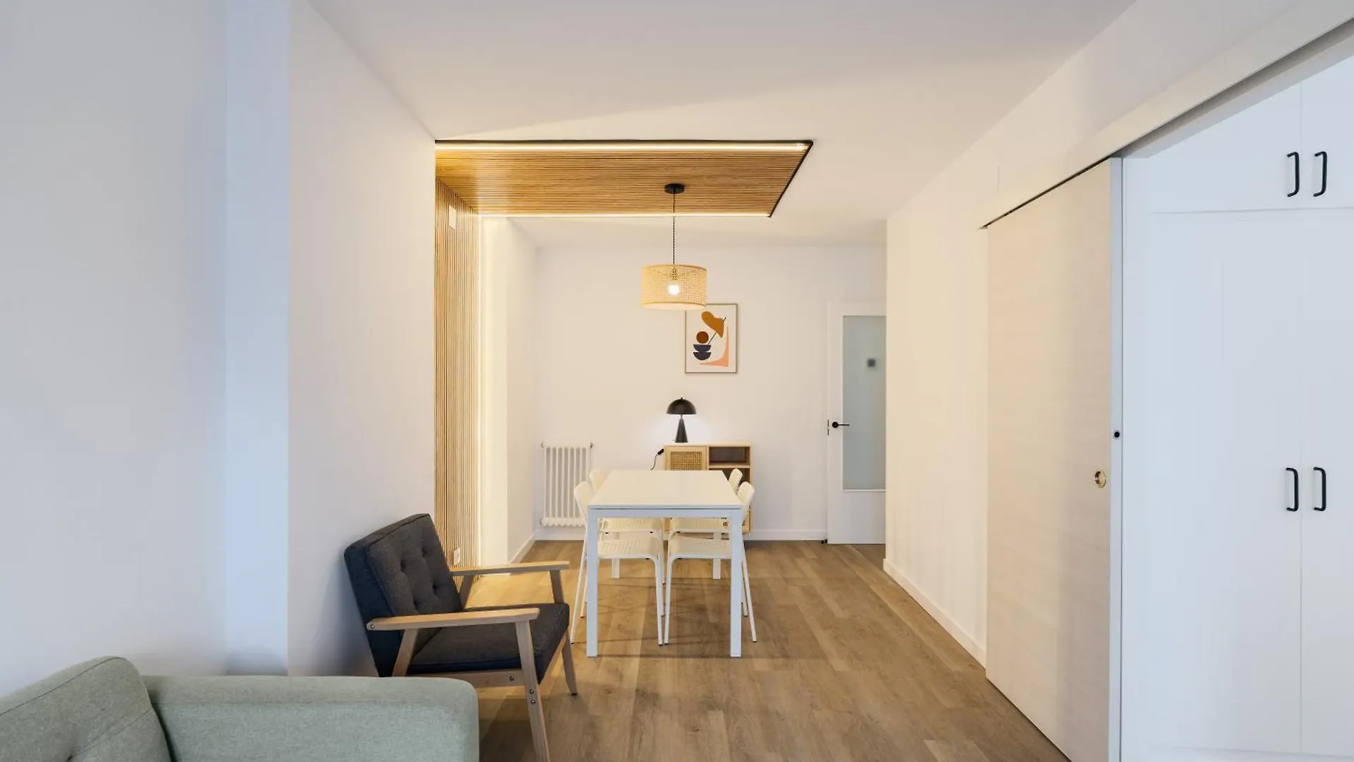 Apartamento Con Dos Grandes Terrazas En Girona Spain