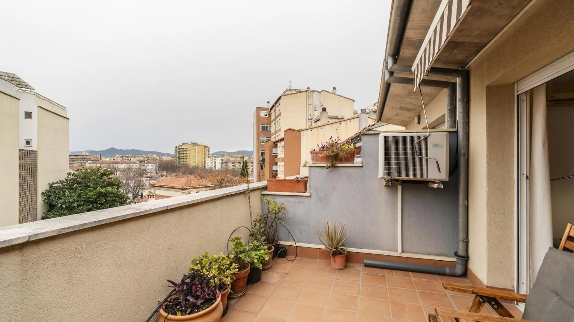 Apartamento Con Dos Grandes Terrazas En Girona Apartment